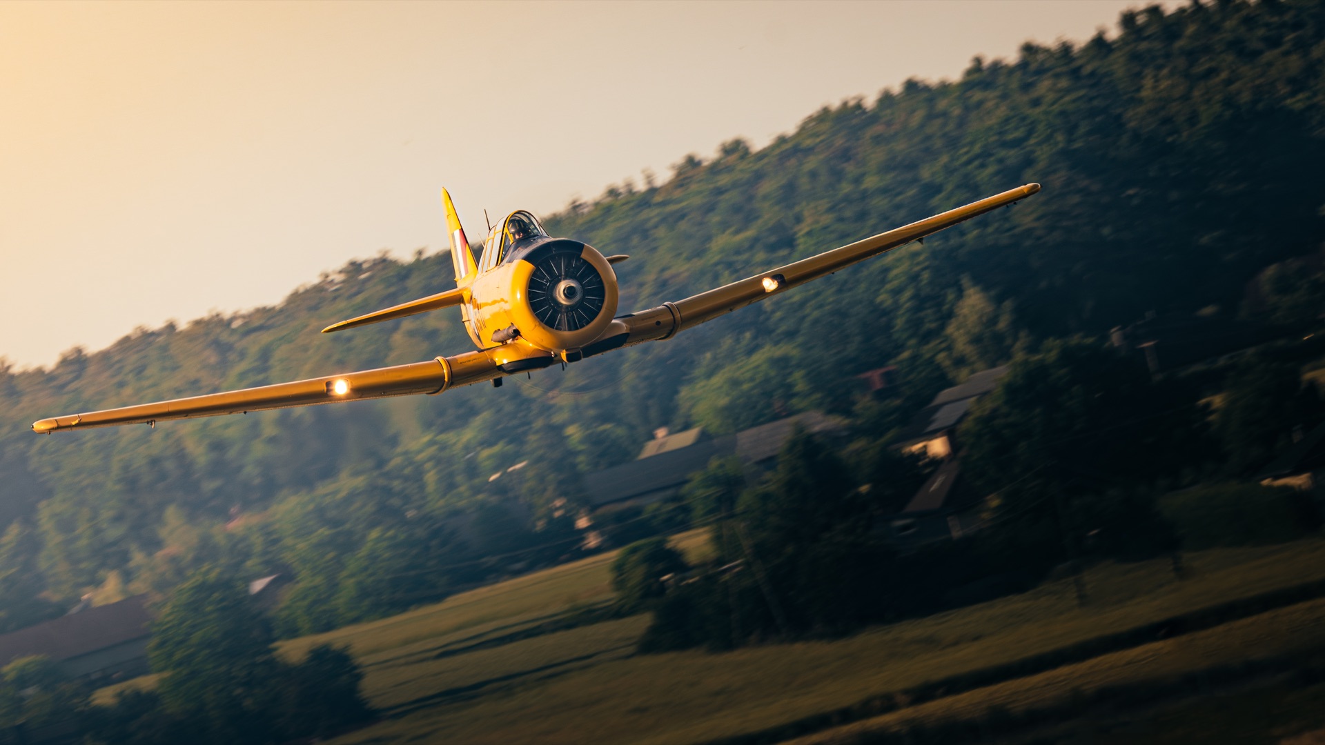 Harvard 4M SP-YIX w pokazie lotniczym